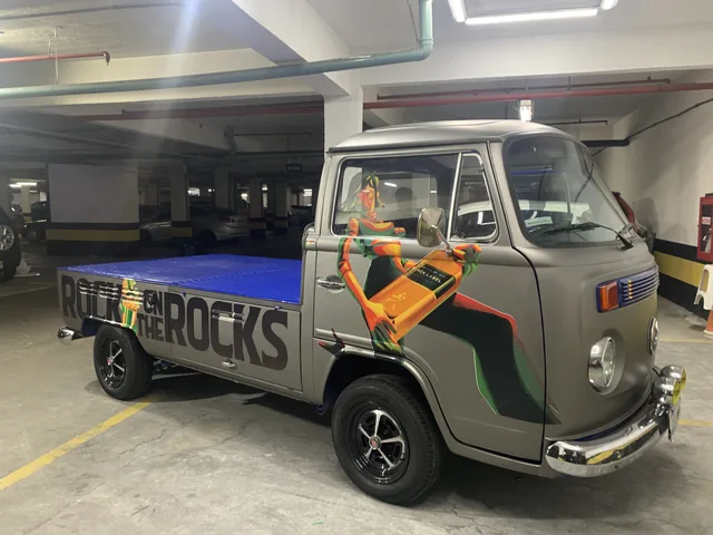 Veículo personalizado com envelopamento executado pela AMF.